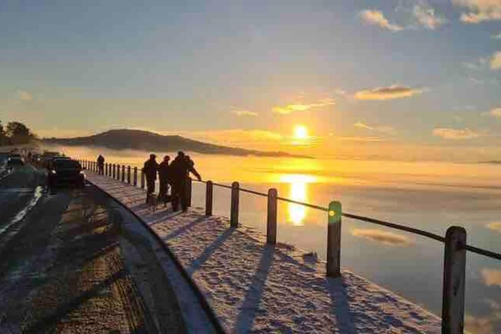 Watersedge Retreat, Views, Sunsets, Dogs Welcome Sandside  Luaran gambar