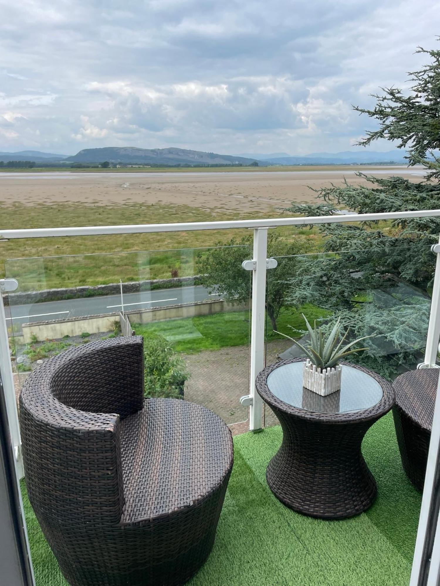 Watersedge Retreat, Views, Sunsets, Dogs Welcome Sandside  Luaran gambar
