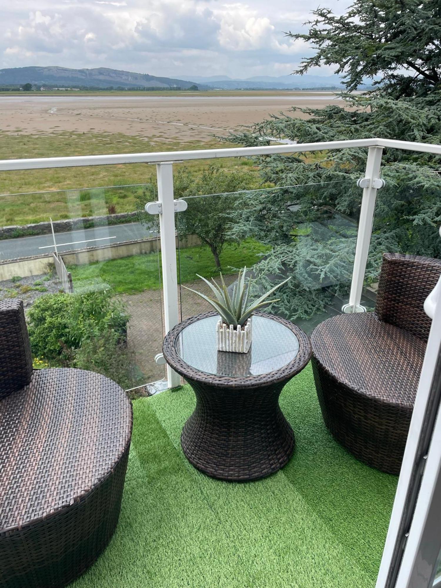 Watersedge Retreat, Views, Sunsets, Dogs Welcome Sandside  Luaran gambar